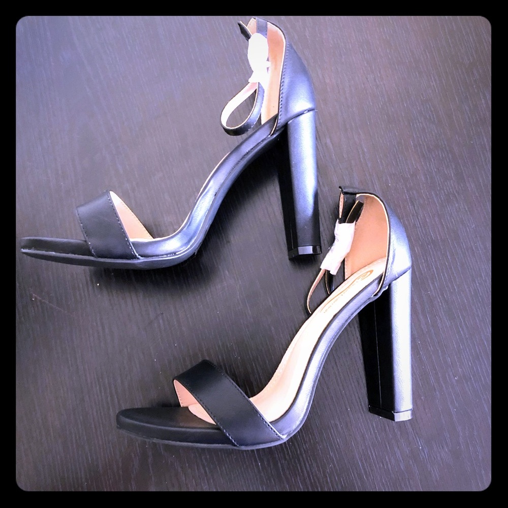 Heels - Picture 2 of 5